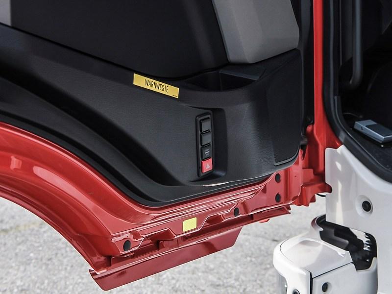 The robust vehicle front of the MAN fire brigade emergency vehicle.