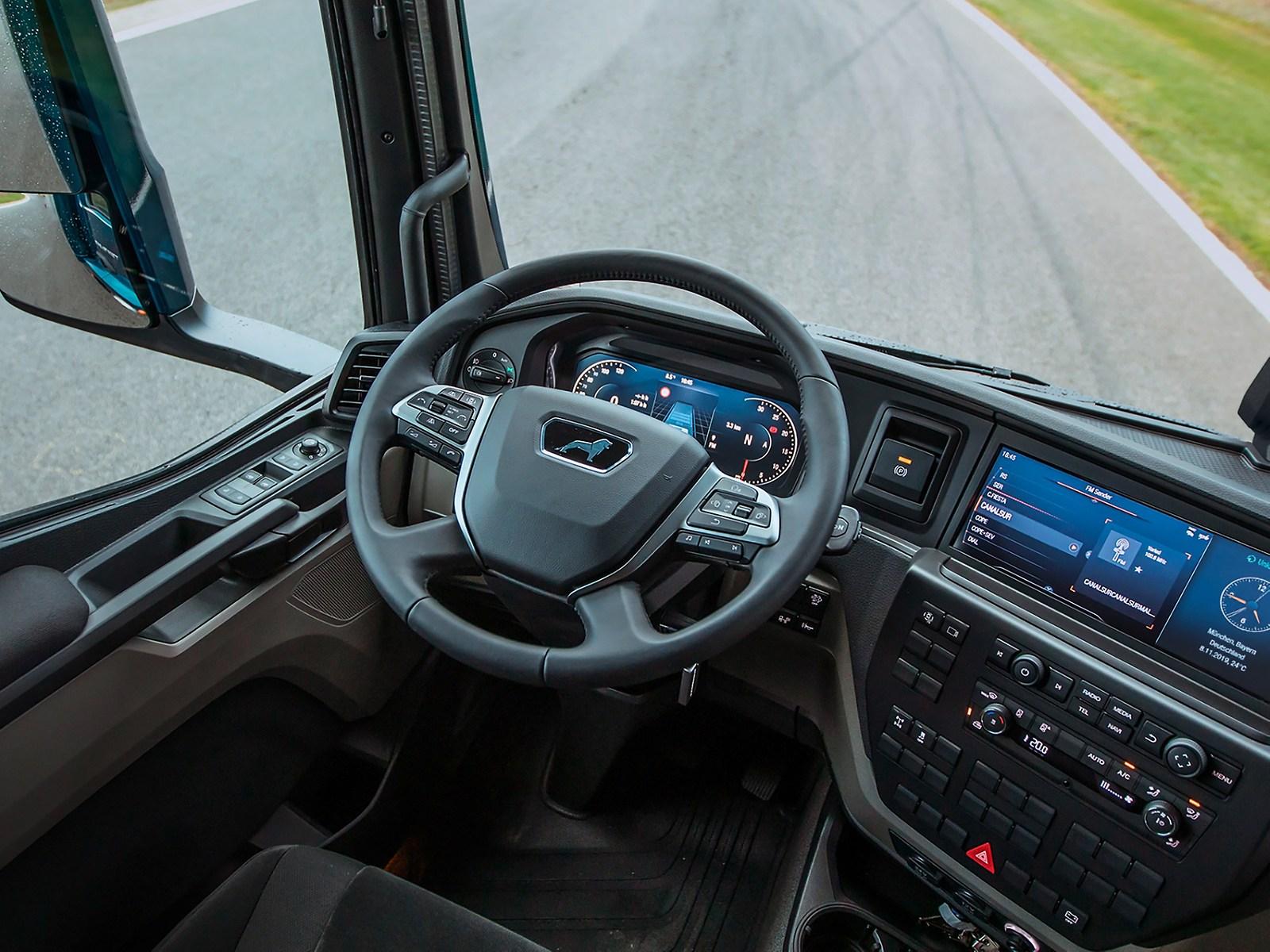 The switchable MAN HydroDrive front-wheel drive supports MAN construction vehicles in rough terrain.