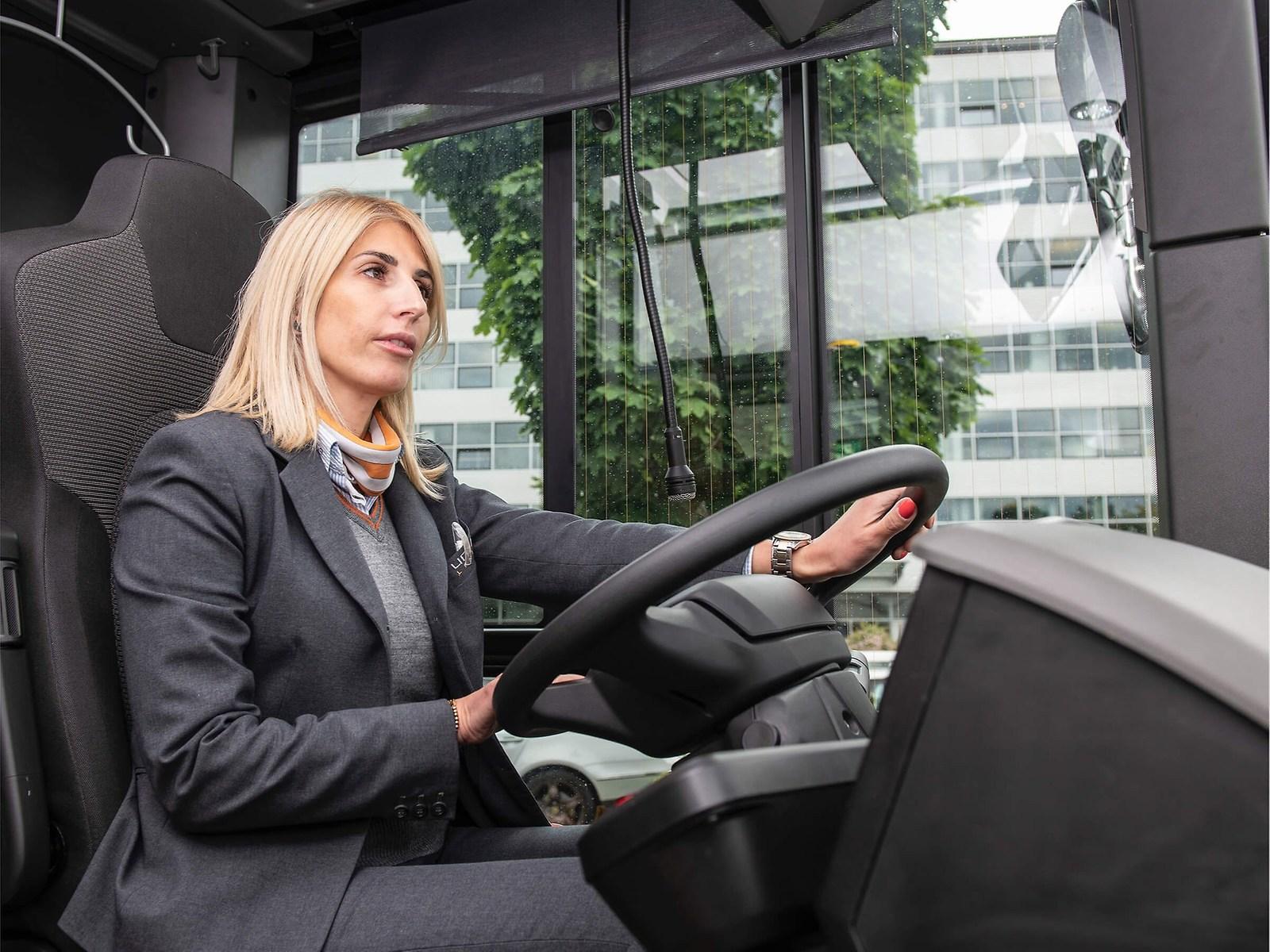 man lion’s city e, electric bus, man electric bus, electric buses, switzerland, test drive, historical centre