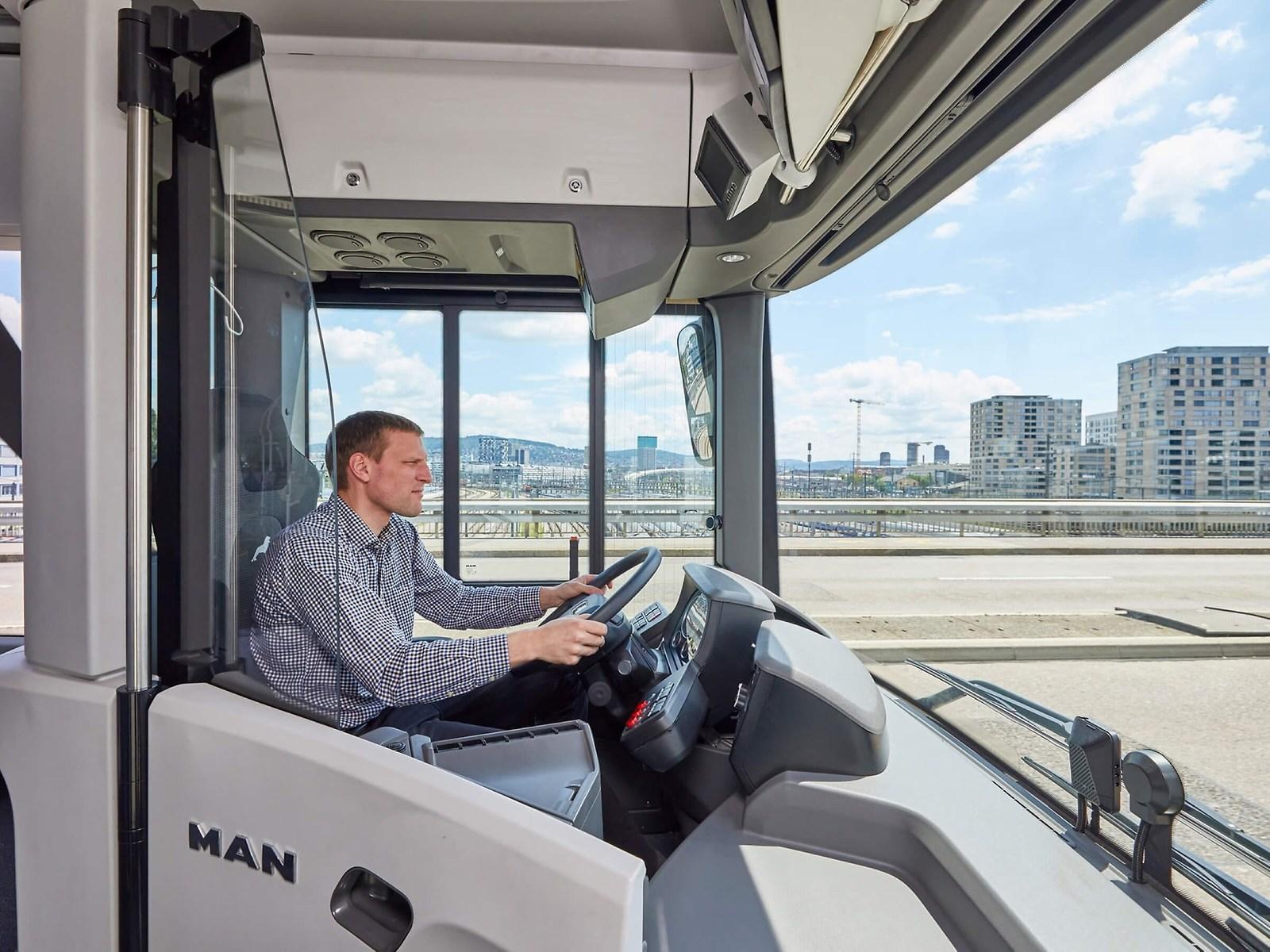 man lion’s city e, electric bus, man electric bus, electric buses, switzerland, test drive, test driver, bus driver
