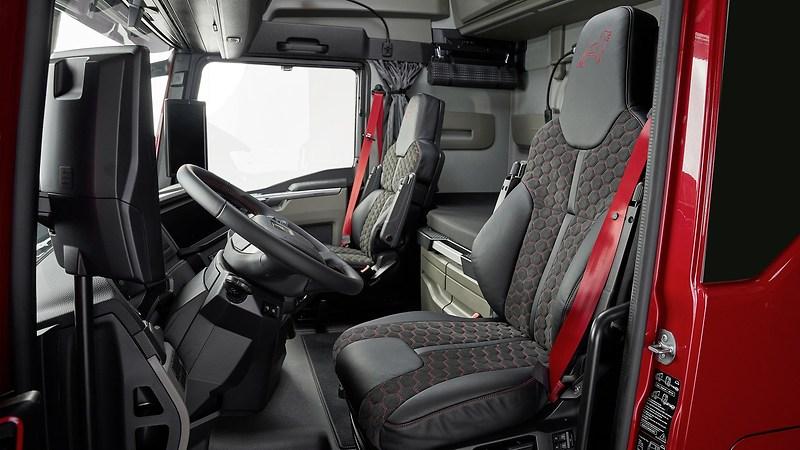 MAN TGX Individual Lion S Interior