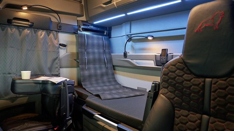 MAN TGX Individual Lion S Interior
