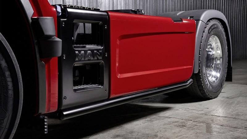 Sunblind with Individual Lion S lettering