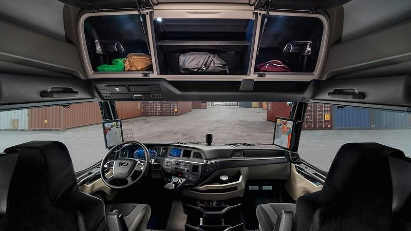 Language recognition via driver card