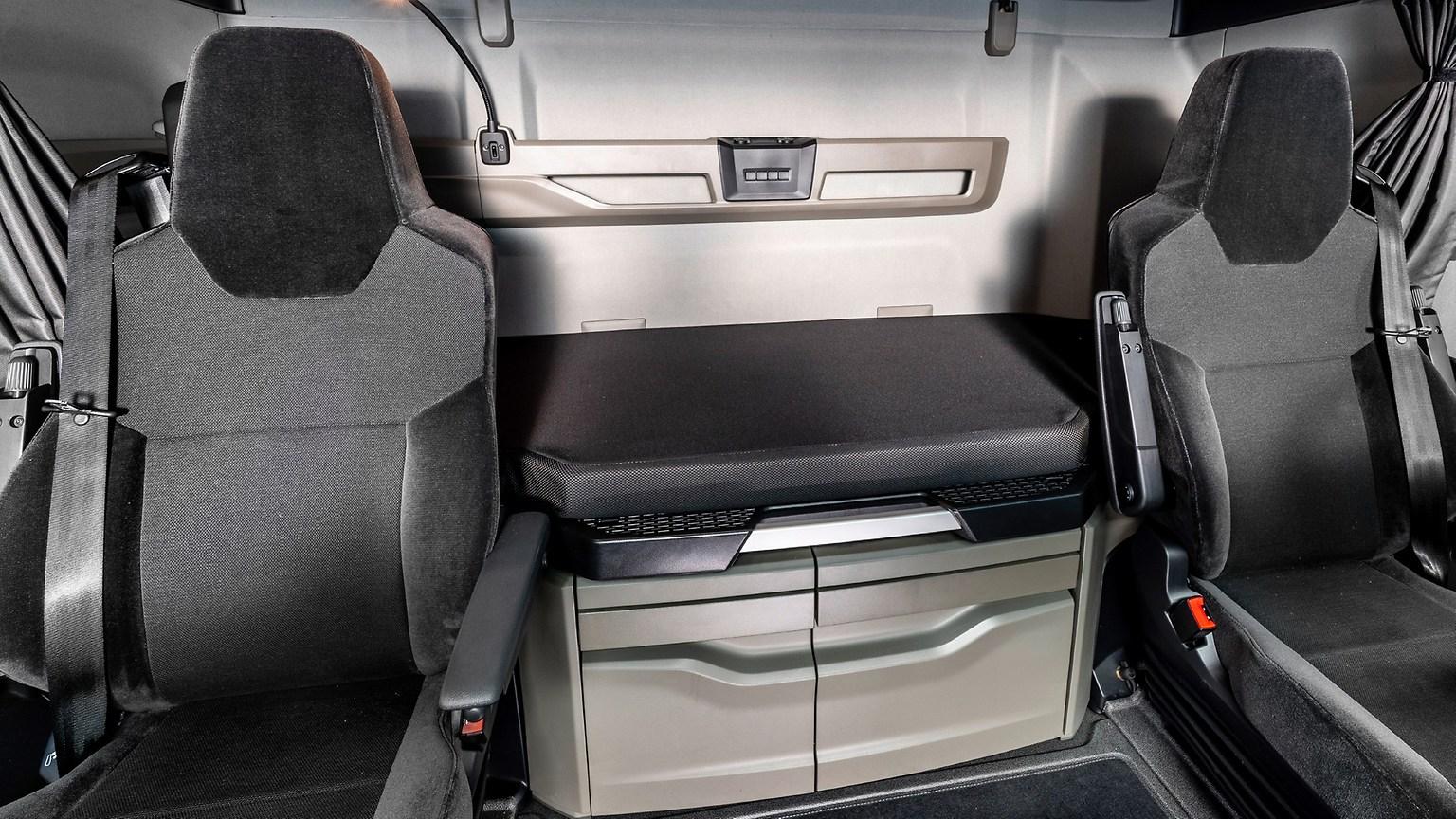 MAN TGS Vario foldable co-driver’s seat / table combo