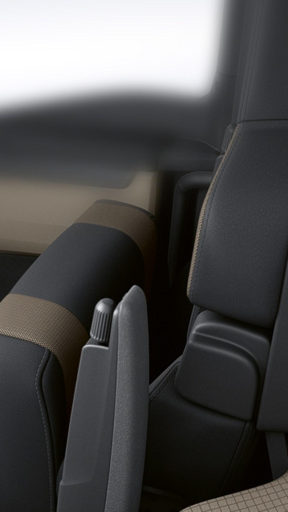 MAN TGS Vario foldable co-driver’s seat / table combo