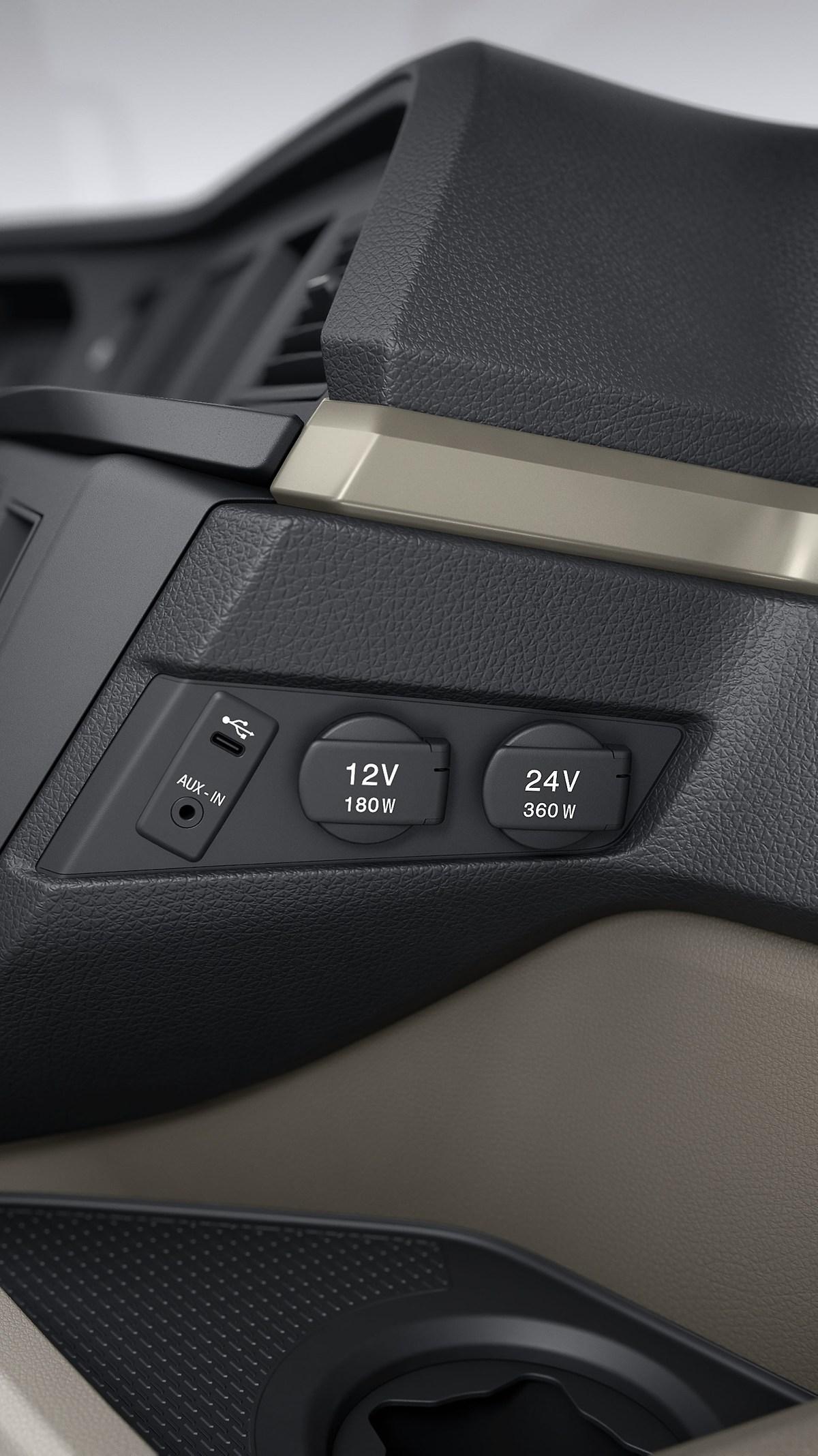 MAN TGS Vario foldable co-driver’s seat / table combo