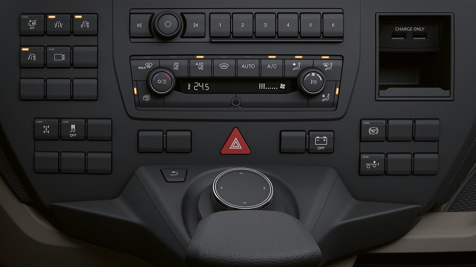 MAN TGS Vario foldable co-driver’s seat / table combo