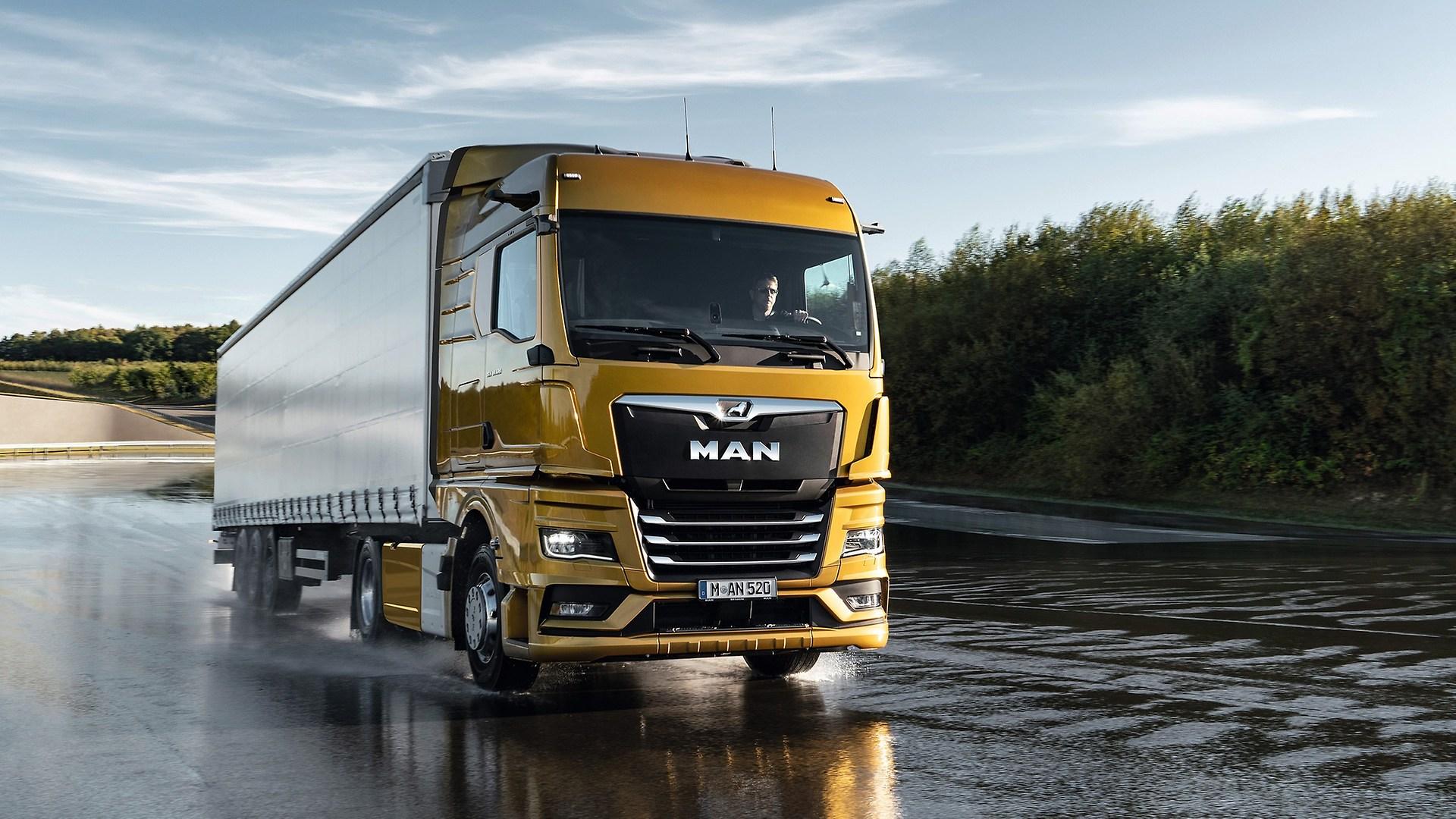 MAN TGS Vario foldable co-driver’s seat / table combo