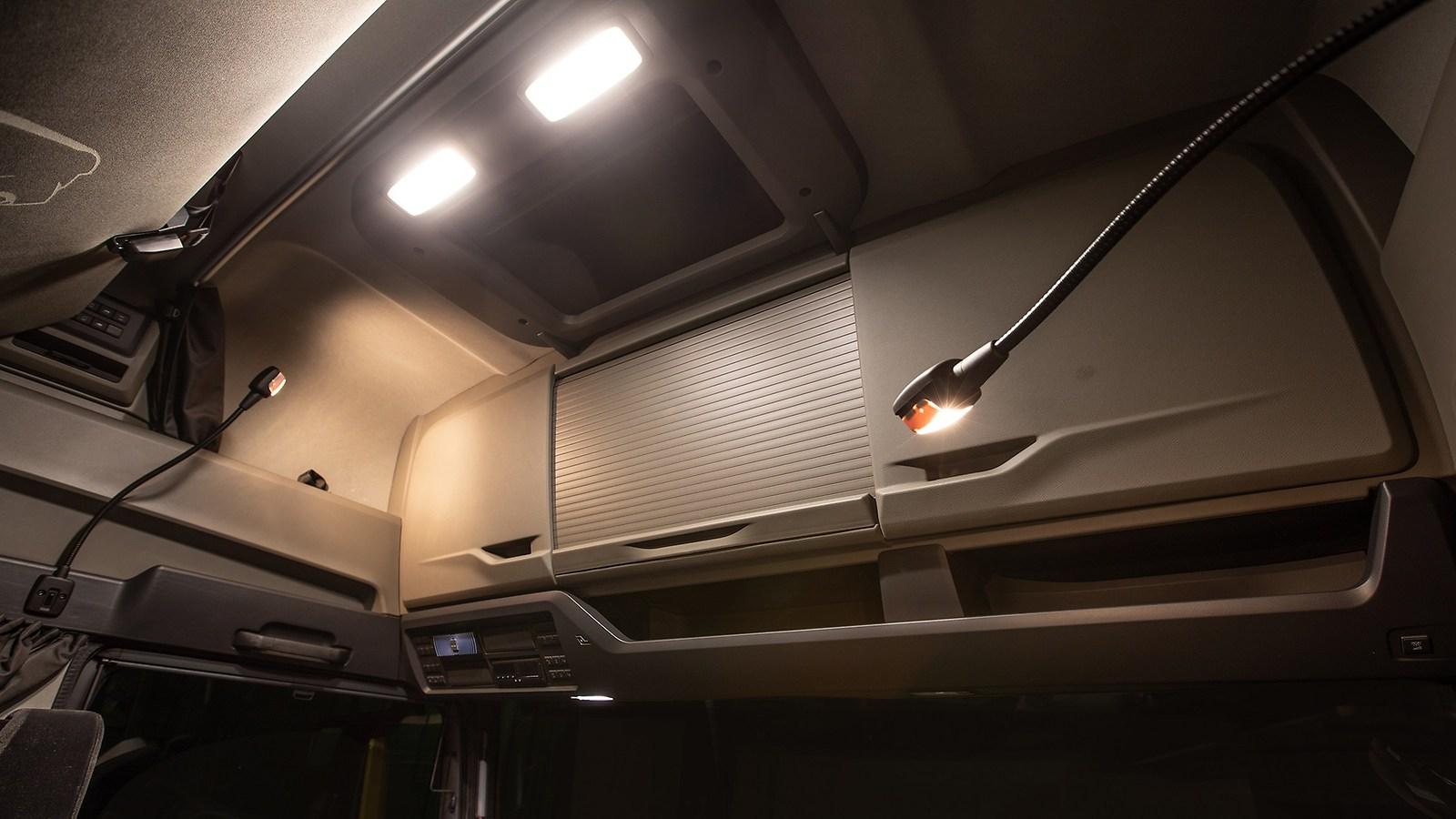 MAN TGS Vario foldable co-driver’s seat / table combo